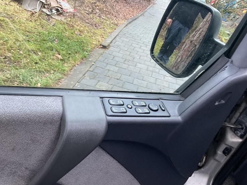 Second-hand Mercedes Vito 122 CP (89 kW) 2002 Argintiu Van