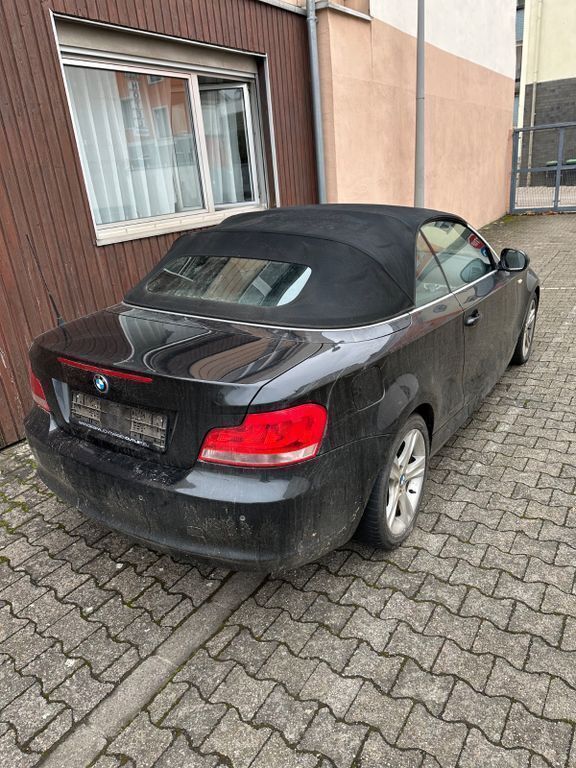 Schwarz Gebraucht 2013 BMW 118 Cabriolet Exclusive Cabrio | 13.600 € (Fairer Preis) - Bild 1/4