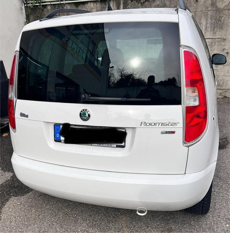 Weiß Gebraucht 2012 Skoda Roomster Ambition Van / Kleinbus | 5.999 € (Guter Preis) - Bild 1/3