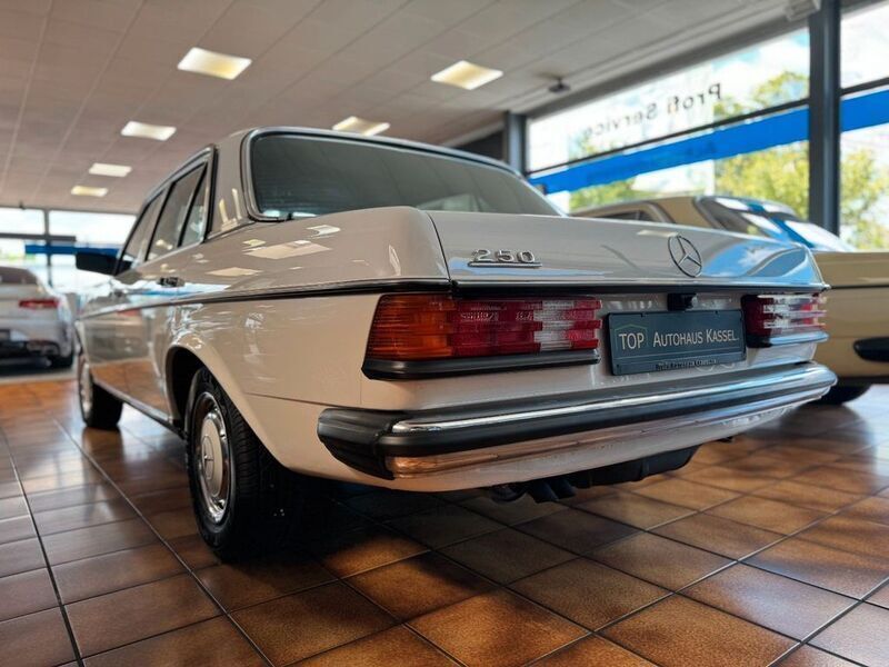 Gebraucht Mercedes 250 140 PS (102 kW) 1983 Weiß Limousine