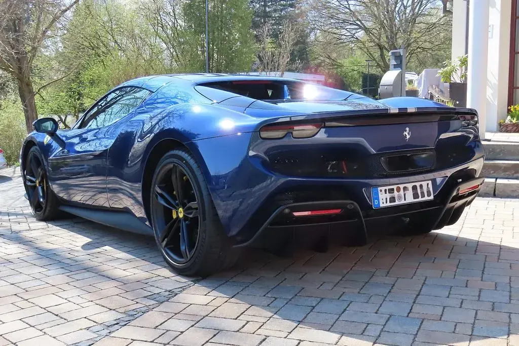Second-hand Ferrari 296 829 CP (609 kW) 2025 Albastru Cabrio