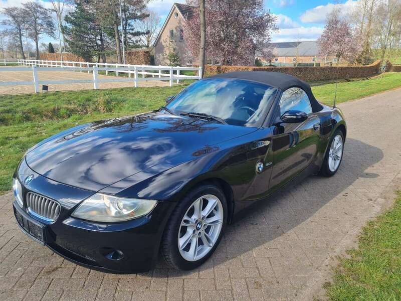 Schwarz Gebraucht 2003 BMW Z4 Cabrio | 8.950 € (Superpreis) - Bild 1/4