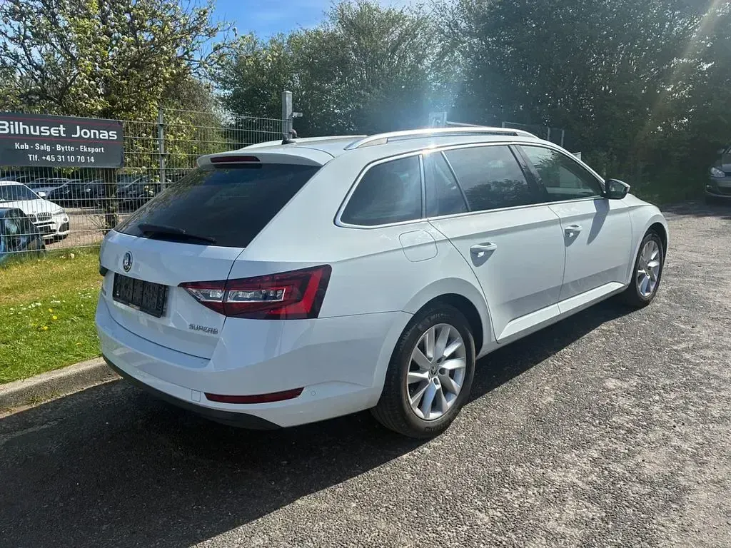 Gebraucht Skoda Superb Style 150 PS (110 kW) 2017 Weiß Kombi