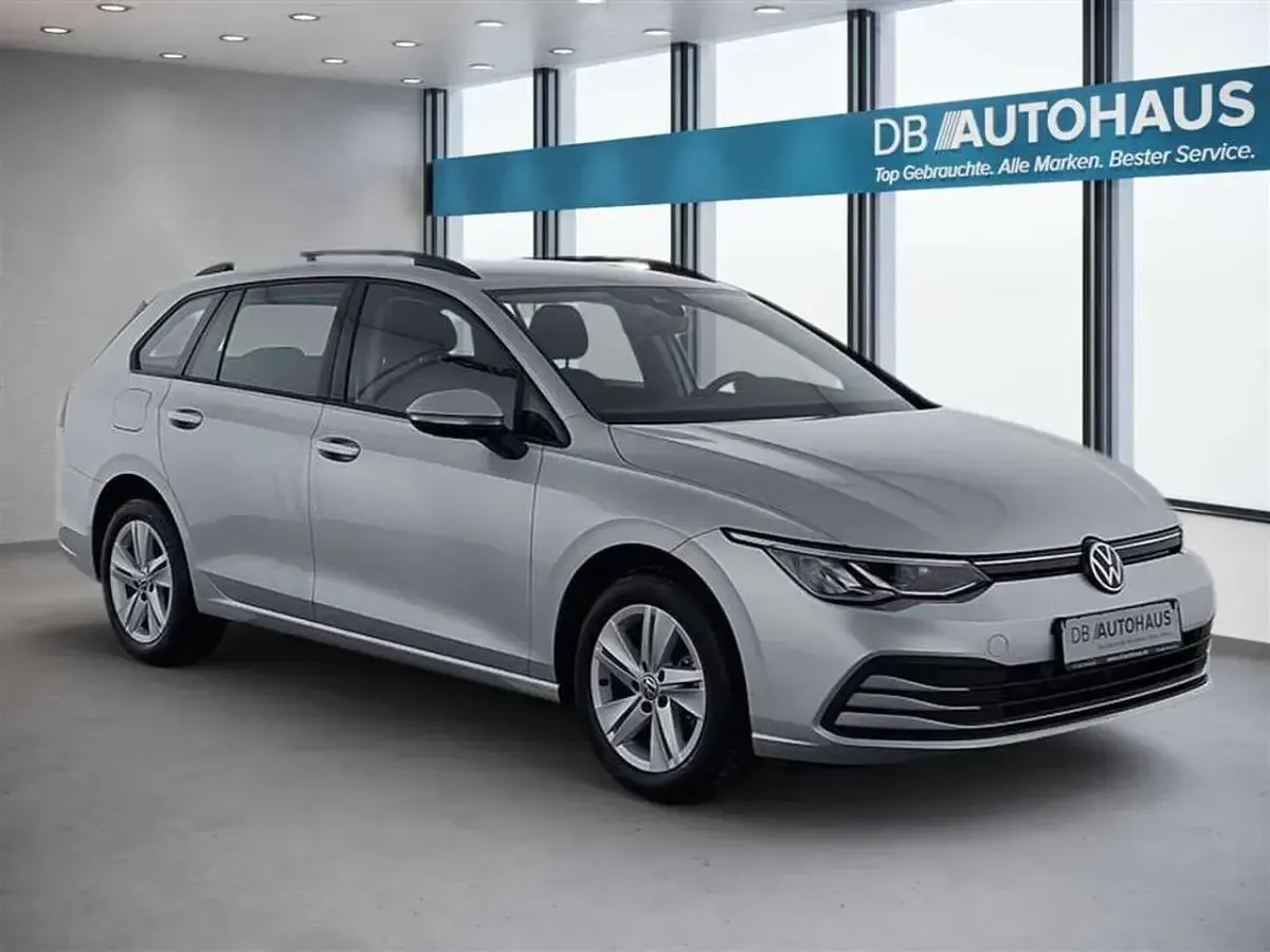 Gebraucht VW Golf VIII Life 110 PS (80 kW) 2023 Silber Kombi