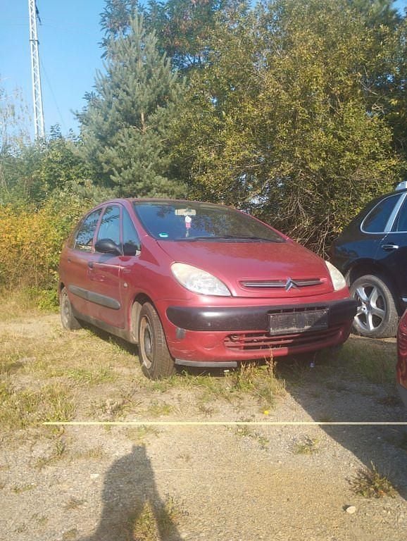 Rot Gebraucht 2002 Citroën Xsara Picasso Van / Kleinbus | 600 € (Fairer Preis) - Bild 1/4