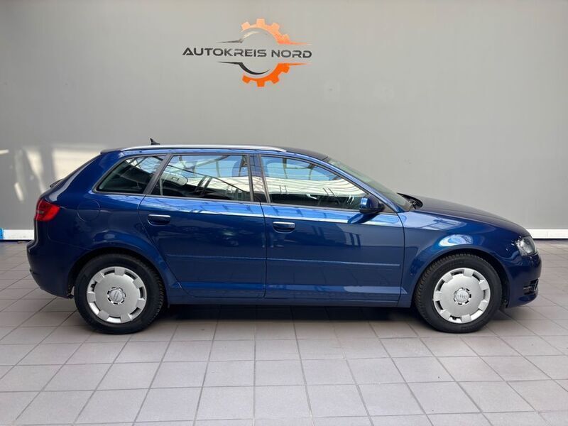 Blau Gebraucht 2010 Audi A3 Sportback Attraction Limousine | 5.999 € (Guter Preis) - Bild 1/4