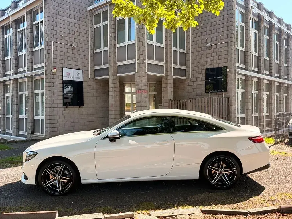 Gebraucht Mercedes E200 184 PS (135 kW) 2018 Weiß Coupé