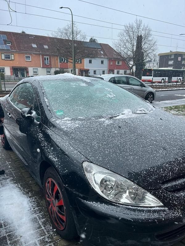 Schwarz Gebraucht 2004 Peugeot 307 CC Cabrio | 1.050 € (Guter Preis) - Bild 1/4