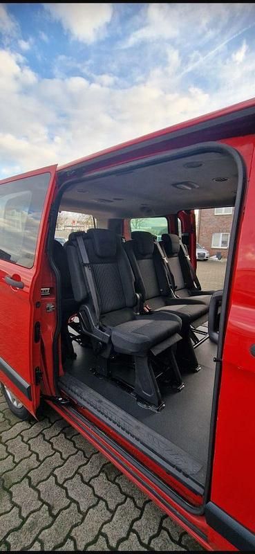 Gebraucht Ford Transit Trend 170 PS (125 kW) 2017 Rot Kombi