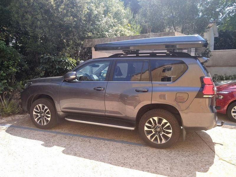 Grau Gebraucht 2024 Toyota Land Cruiser Executive SUV | 59.000 € - Bild 1/2