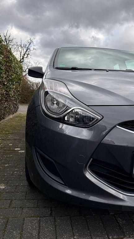Gebraucht Hyundai ix20 Classic 90 PS (66 kW) 2011 Grau Kleinwagen