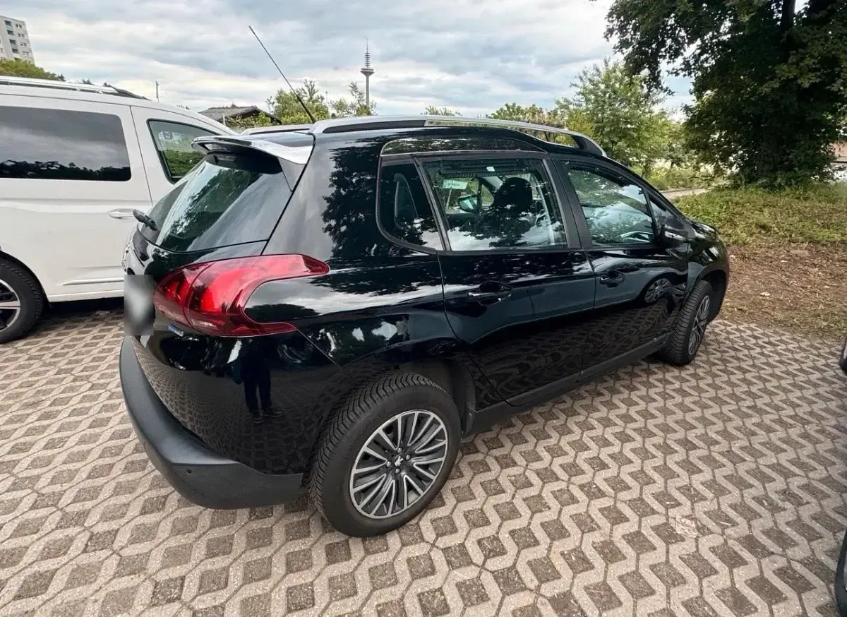 Gebraucht Peugeot 2008 82 PS (60 kW) 2017 Schwarz SUV