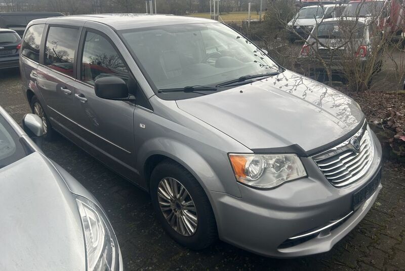 Gebraucht Lancia Voyager 177 PS (130 kW) 2014 Silber Van / Kleinbus