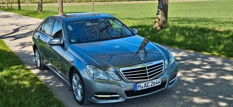Gebraucht Mercedes E350 Avantgarde 211 PS (155 kW) 2012 Grau Limousine
