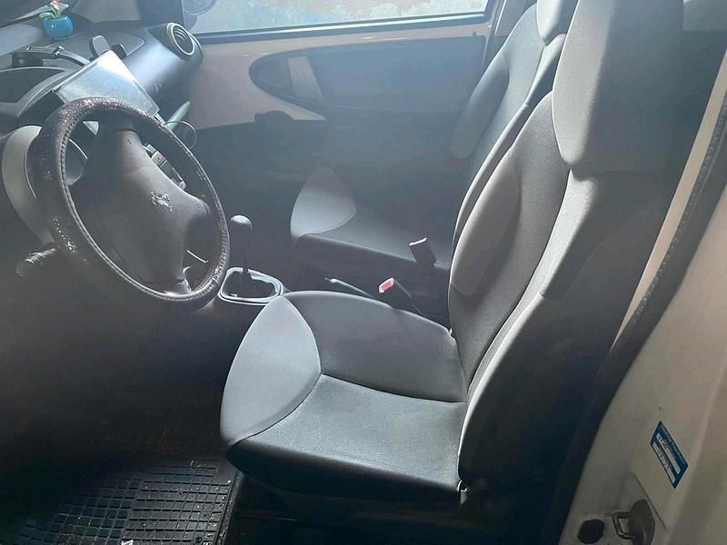 Gebraucht Peugeot 107 68 PS (50 kW) 2008 Weiß Kleinwagen