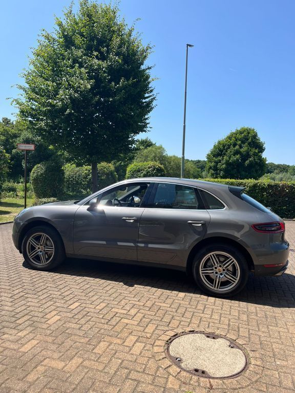 Grau Gebraucht 2014 Porsche Macan S SUV | 34.000 € (Superpreis) - Bild 1/4