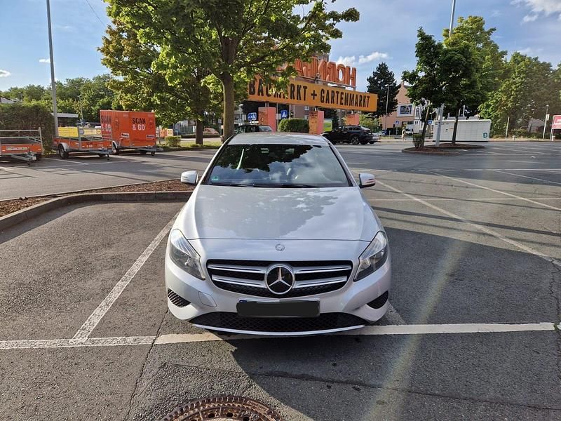 Silber Gebraucht 2013 Mercedes A180 Limousine | 12.500 € (Fairer Preis) - Bild 1/4
