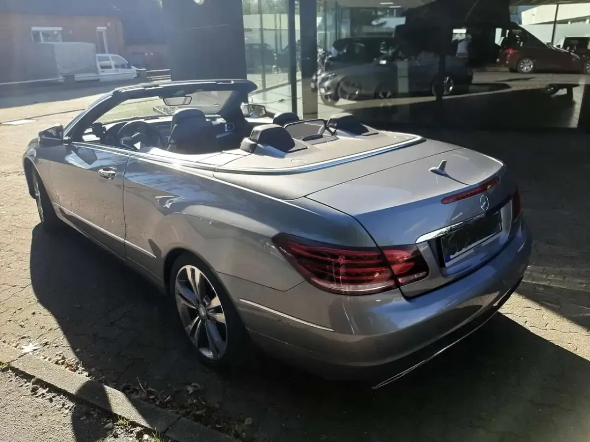 Gebraucht Mercedes E220 AMG line 170 PS (125 kW) 2015 Silber Cabrio