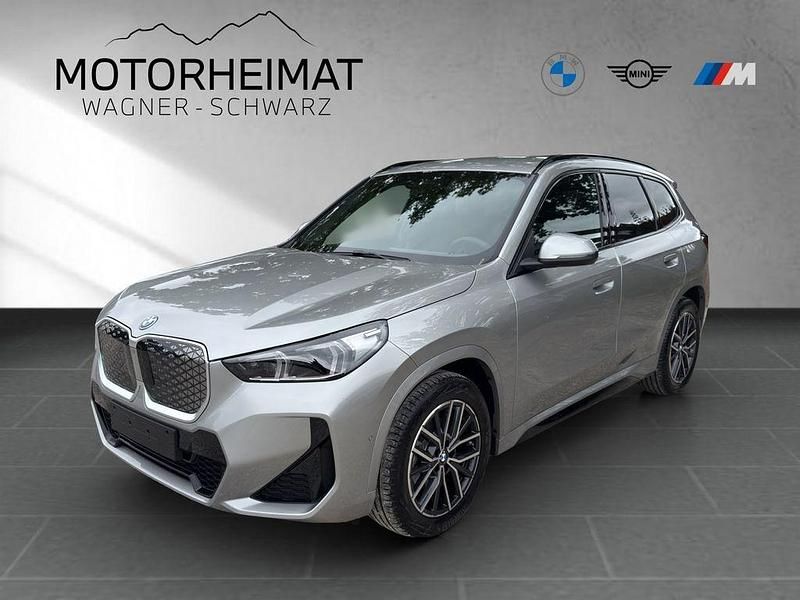 Spacesilber metallic Neu 2025 BMW iX1 Performance SUV | 47.475 € (Fairer Preis) - Bild 1/3