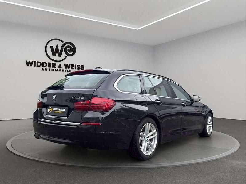 Gebraucht BMW 520 Luxury Line 184 PS (135 kW) 2013 Saphirschwarz Kombi