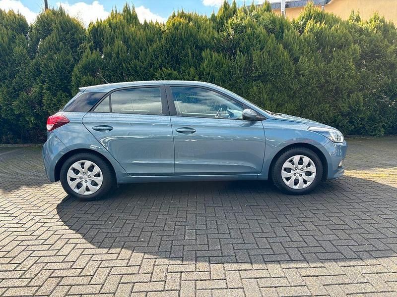 Gebraucht Hyundai i20 GO! 75 PS (55 kW) 2017 Blau Limousine