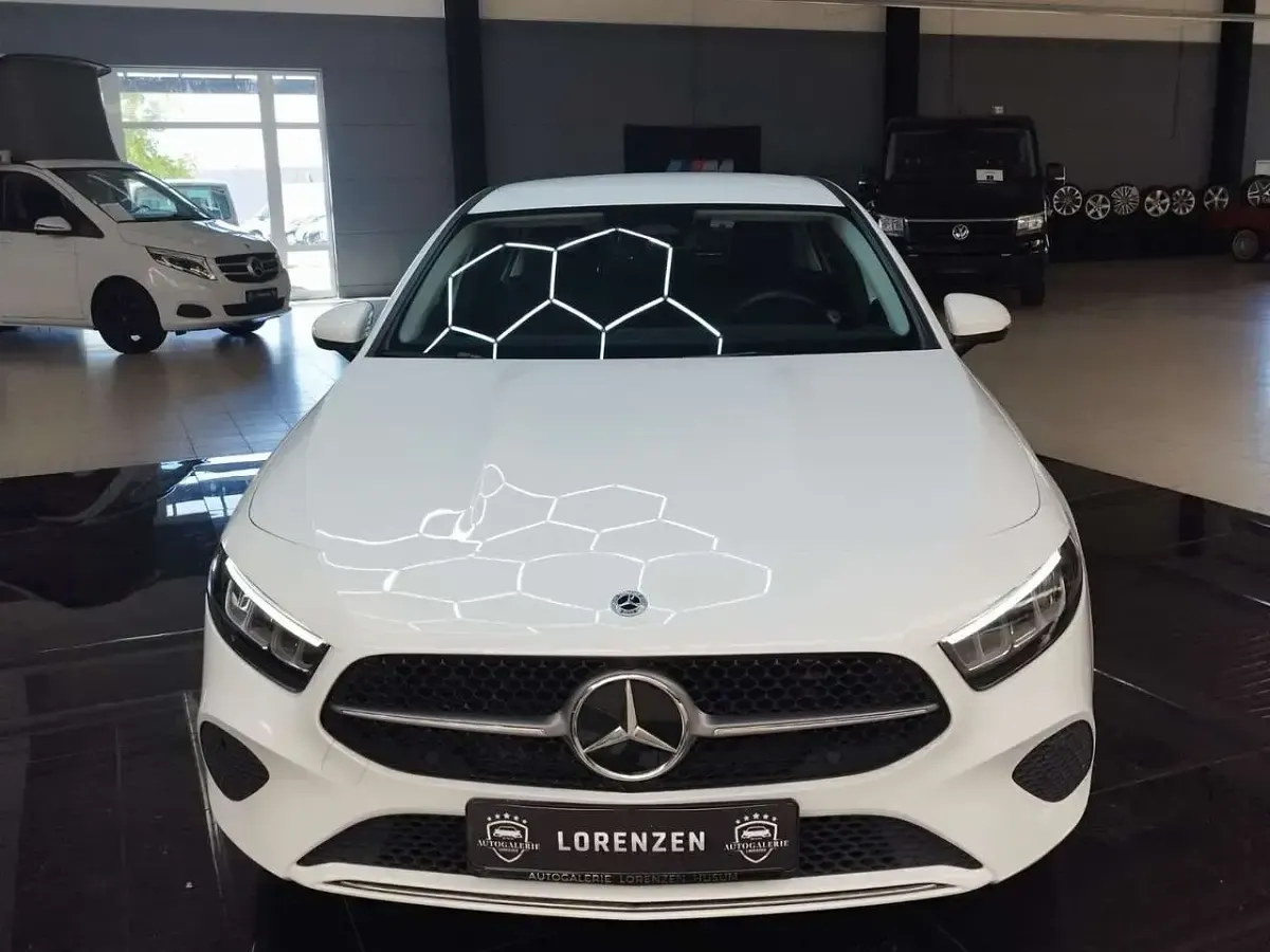 Gebraucht Mercedes A180 Advanced 136 PS (100 kW) 2023 Polarweiss Limousine