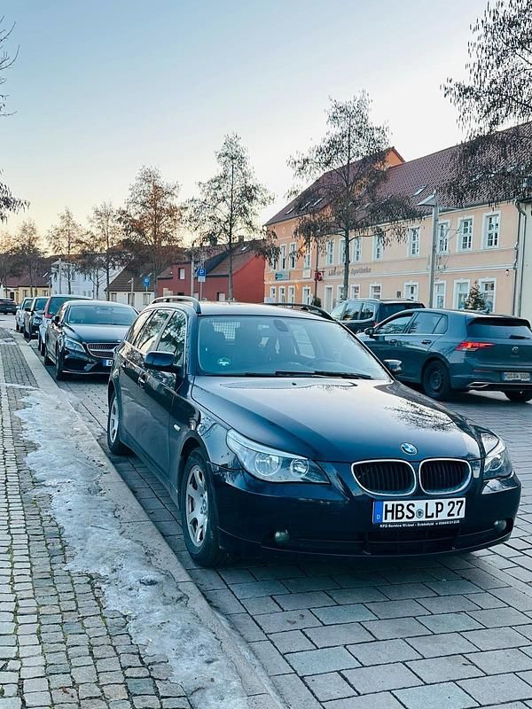 Gebraucht BMW 523 177 PS (130 kW) 2005 Blau Kombi