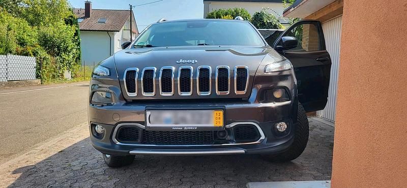 Grau Gebraucht 2015 Jeep Cherokee SUV | 11.500 € (Guter Preis) - Bild 1/4