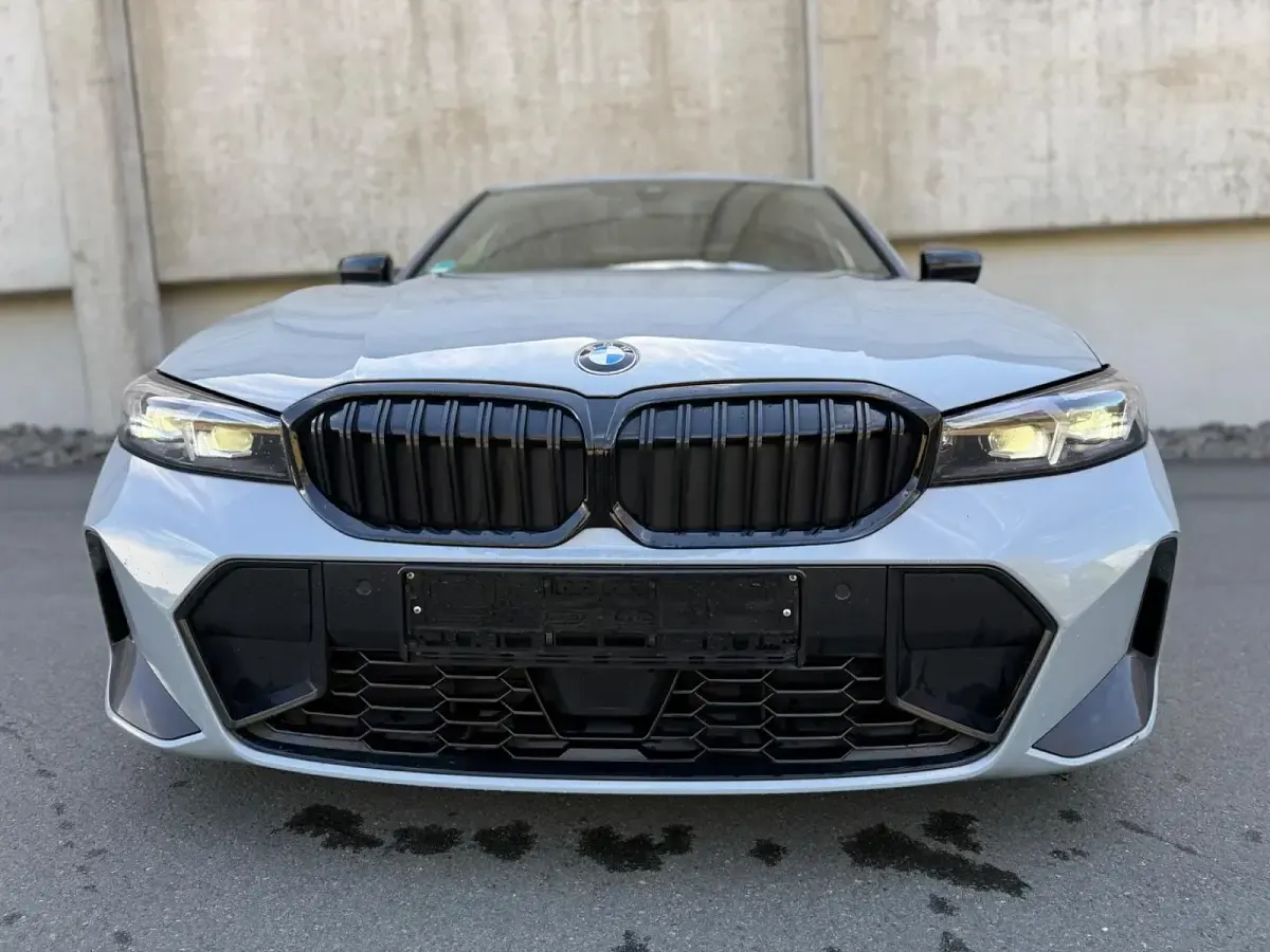 Gebraucht BMW 330 M Sport 286 PS (210 kW) 2024 Brooklyn grau Limousine