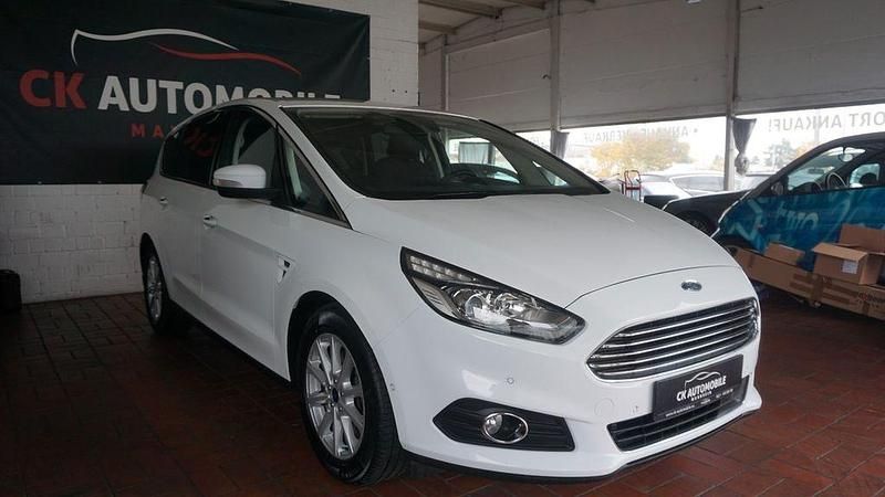 Gebraucht Ford S-MAX Titanium 179 PS (131 kW) 2017 Weiß Van / Kleinbus