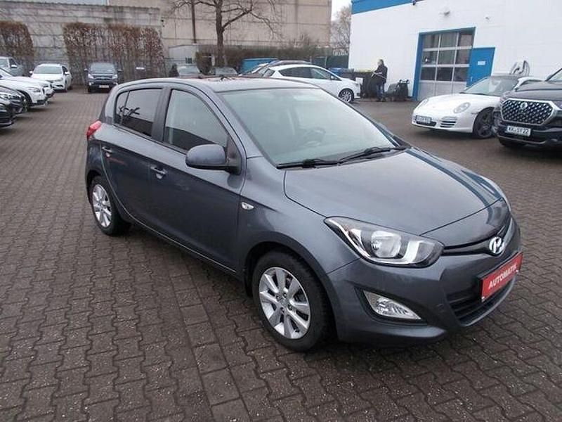 Gebraucht Hyundai i20 101 PS (74 kW) 2014 Grau Kleinwagen