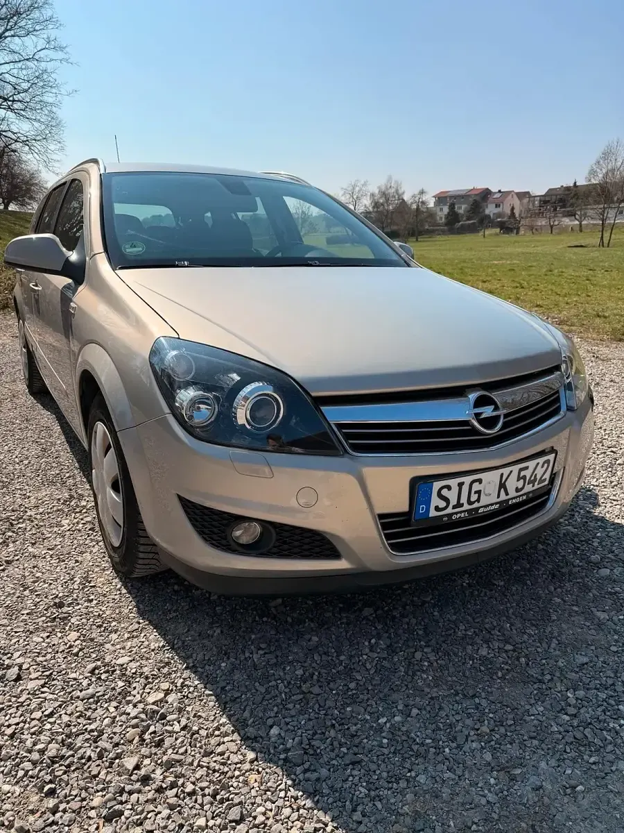 Gebraucht Opel Astra 116 PS (85 kW) 2010 Silber Kombi