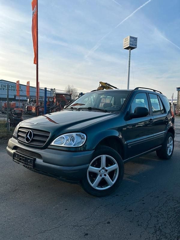 Grün Gebraucht 1999 Mercedes ML320 SUV | 2.600 € (Superpreis) - Bild 1/4