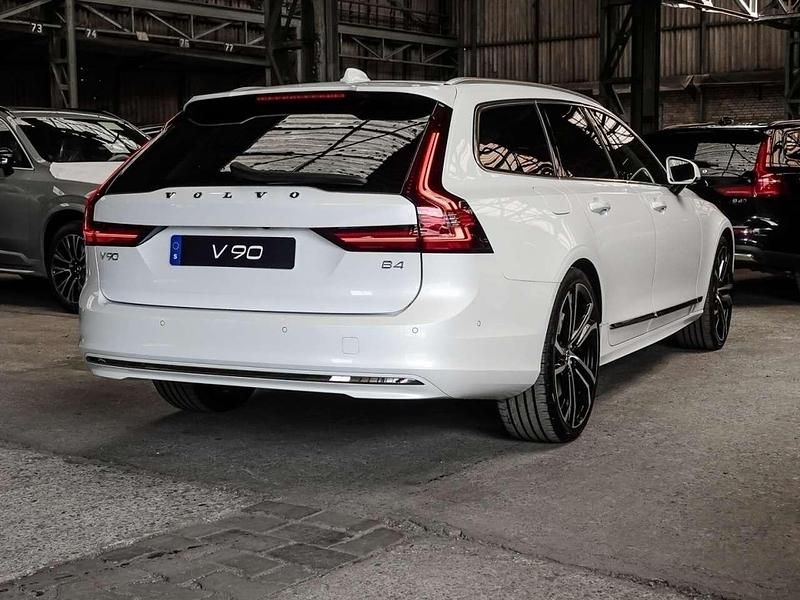 Gebraucht Volvo V90 Plus 197 PS (144 kW) 2024 Crystal white pearl Kombi