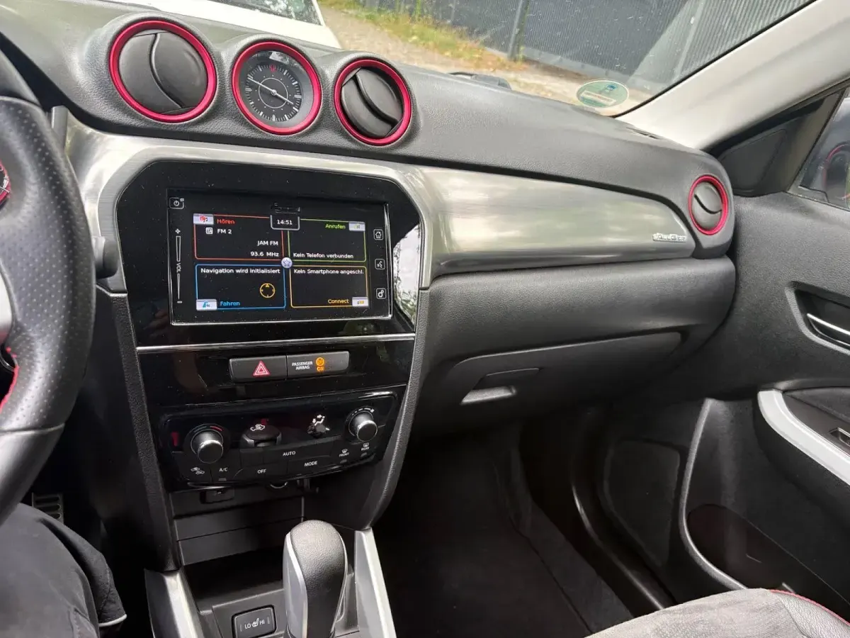 Gebraucht Suzuki Vitara 140 PS (102 kW) 2016 Weiß SUV