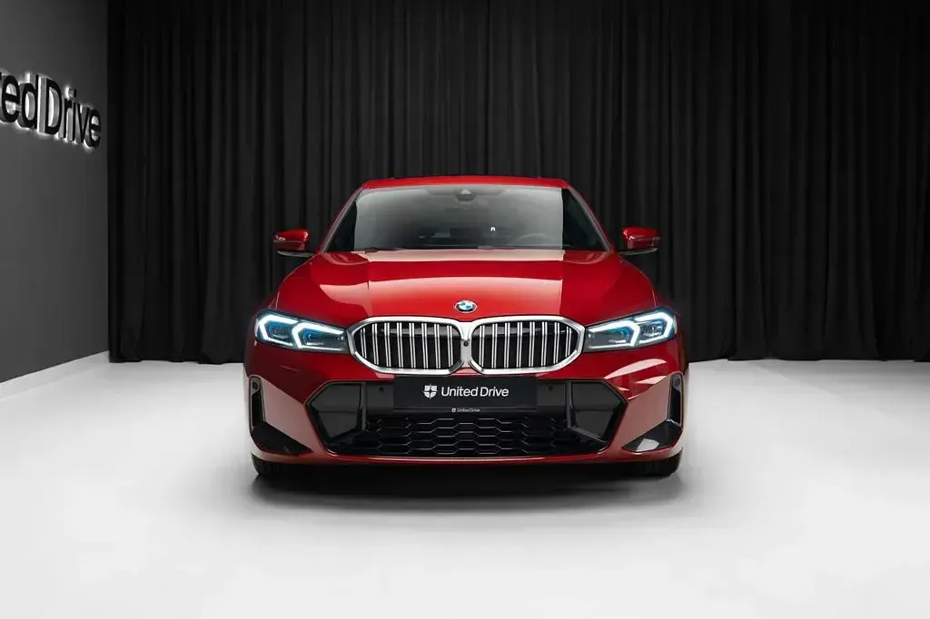 Gebraucht BMW 330 Sport Line 286 PS (210 kW) 2025 Rot Limousine