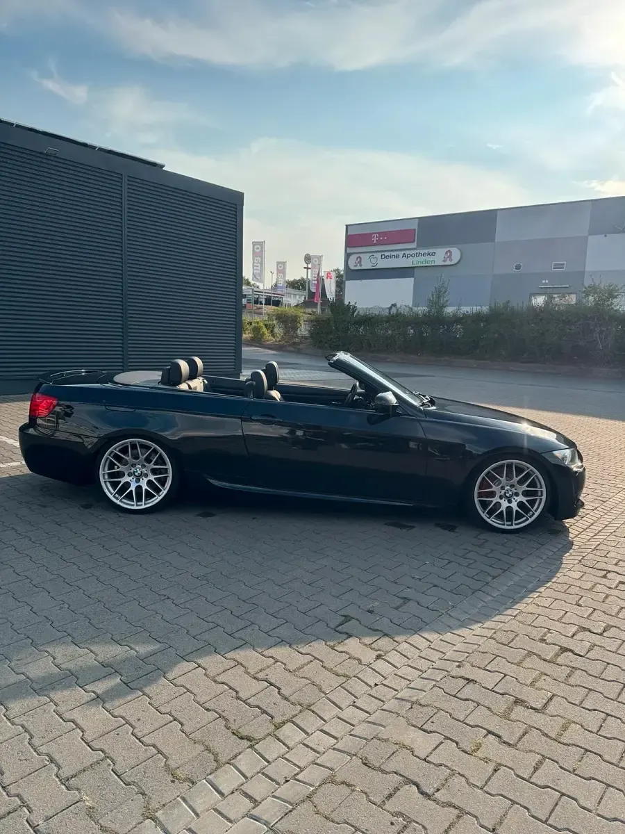 Gebraucht BMW 330 Cabriolet M Sport 245 PS (180 kW) 2011 Schwarz Cabrio