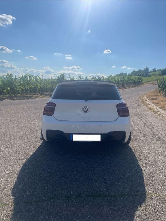 Używany BMW 118 Performance 143 KM (105 kW) 2012 Biały Hatchback