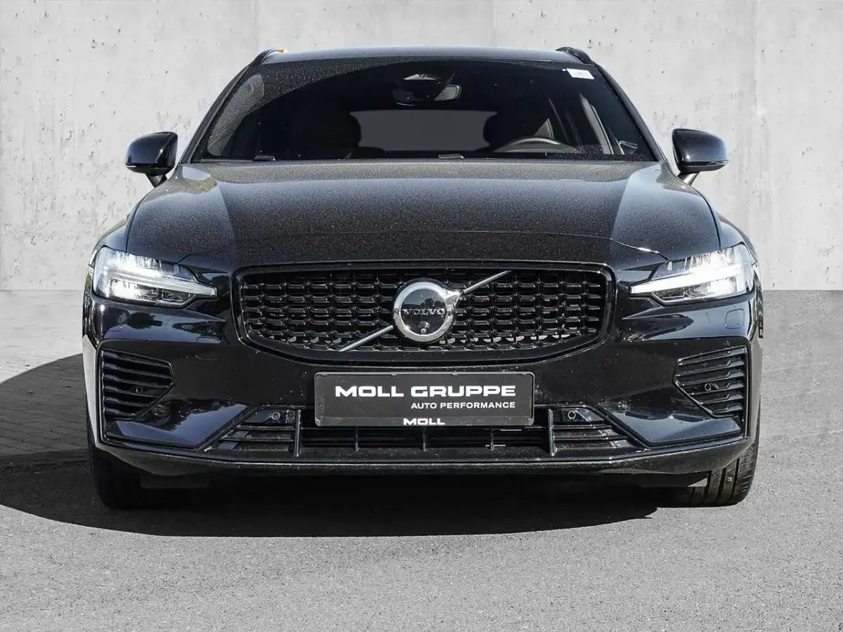 Gebraucht Volvo V60 Plus 310 PS (228 kW) 2024 Schwarz Kombi