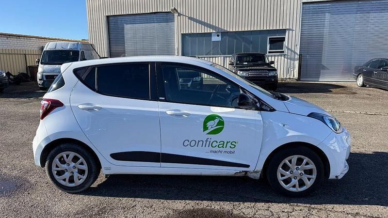 Gebraucht Hyundai i10 Passion 67 PS (49 kW) 2018 Weiß Kleinwagen