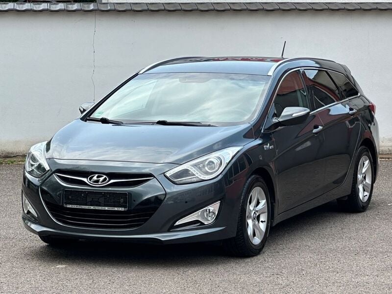 Grau Gebraucht 2012 Hyundai i40 Edition Kombi | 4.499 € (Guter Preis) - Bild 1/4