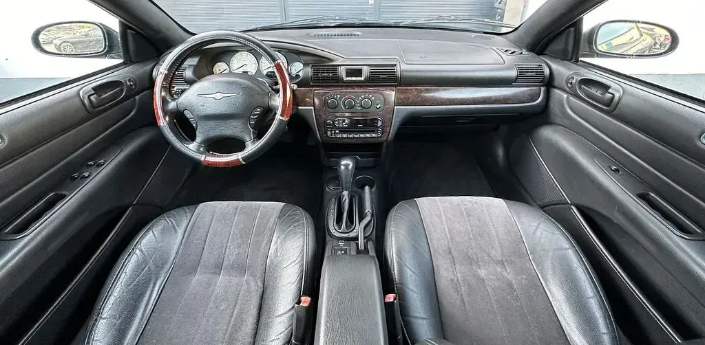 Second-hand Chrysler Sebring Cabriolet Limited 203 CP (149 kW) 2006 Albastru Cabrio