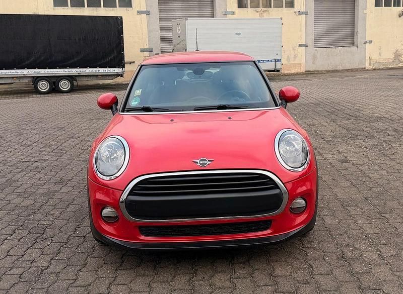 Gebraucht Mini ONE 102 PS (75 kW) 2018 Rot Kleinwagen