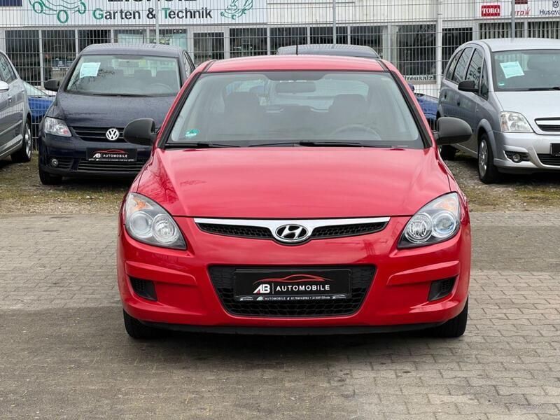 Gebraucht Hyundai i30 Classic 109 PS (80 kW) 2009 Rot Kleinwagen