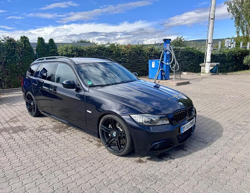Schwarz Gebraucht 2009 BMW 335 Comfort Edition Kombi | 14.999 € (Fairer Preis) - Bild 1/4