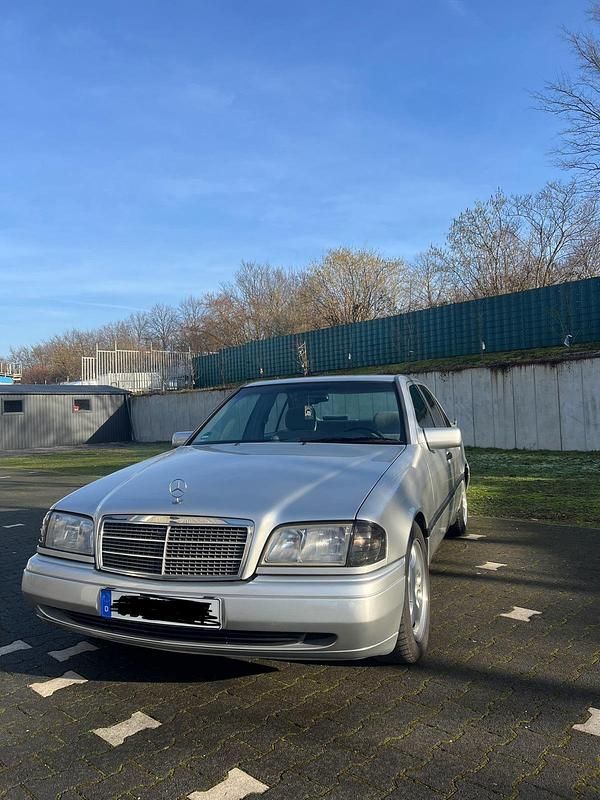 Gebraucht Mercedes C180 122 PS (89 kW) 1997 Silber Limousine