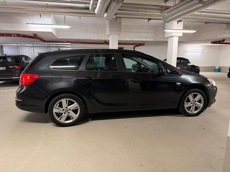 Gebraucht Opel Astra 131 PS (96 kW) 2014 Schwarz Kombi