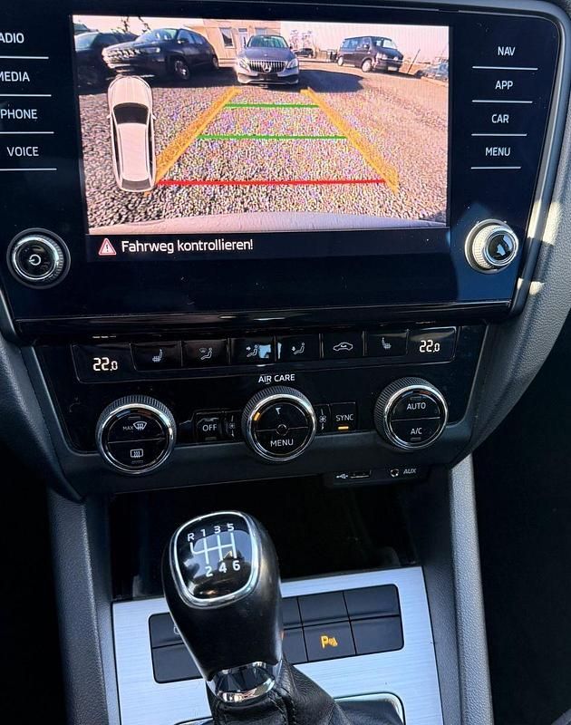 Gebraucht Skoda Octavia Ambition 150 PS (110 kW) 2017 Beige Kombi