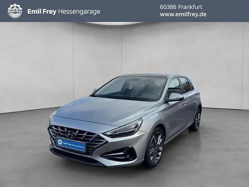 Shimmering silver Gebraucht 2023 Hyundai i30 Prime Limousine | 20.750 € (Guter Preis) - Bild 1/4