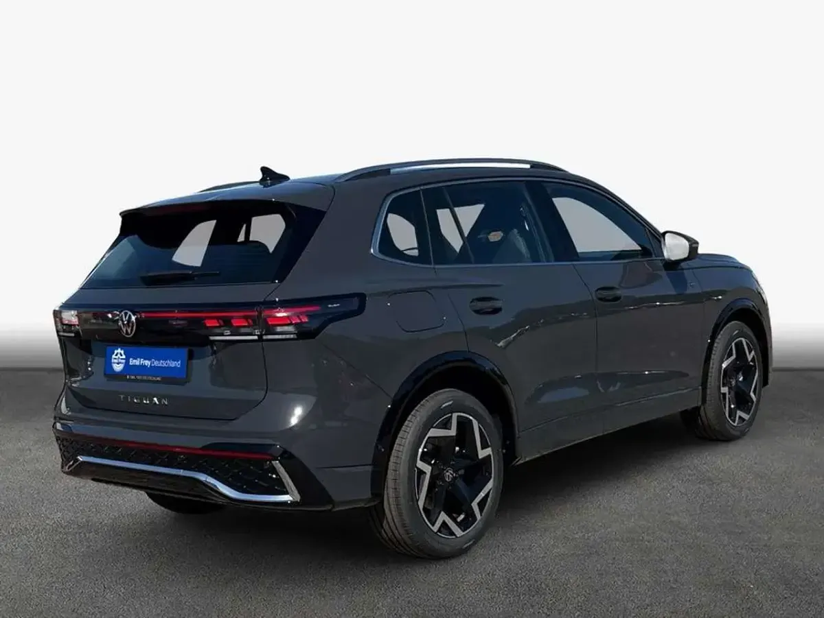 Neu VW Tiguan R-line 150 PS (110 kW) 2026 Uranograu SUV